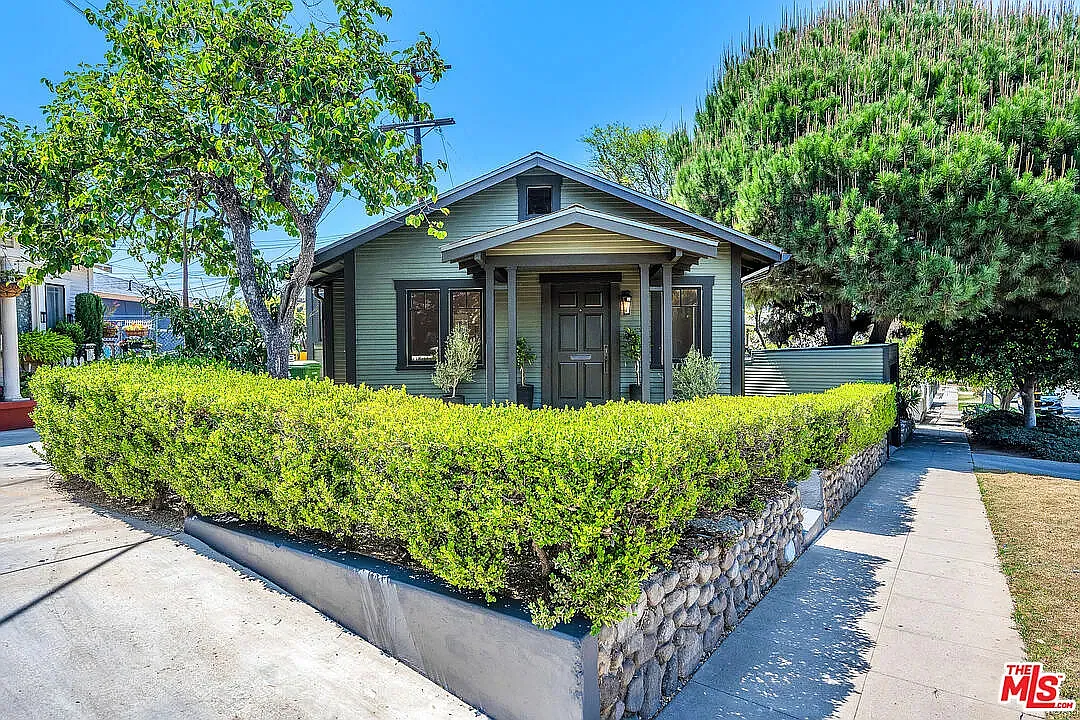 2 bed, $5,999 — Photo 1