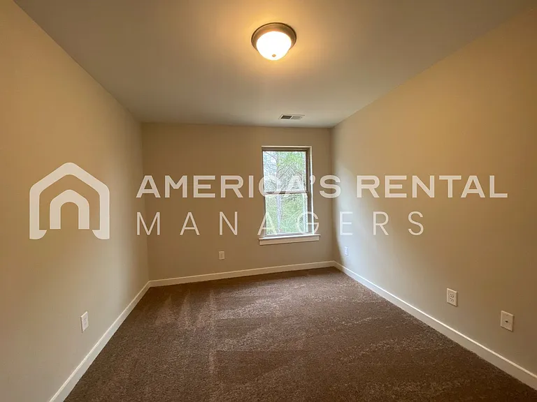 7950 Saint James Dr — Photo 25