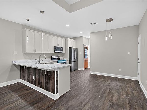 5th image of 4763 Pecan St
