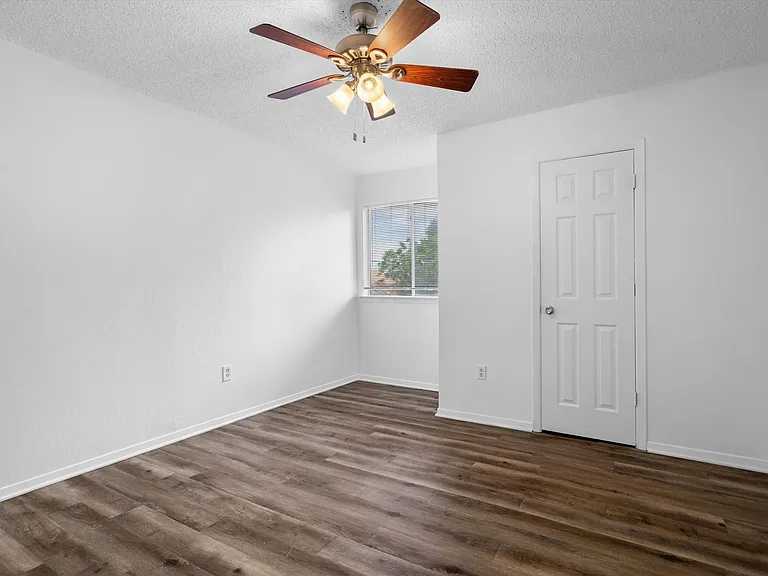 2207 Chase Ct — Photo 10