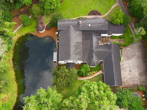 2nd image of 14 Fairway Dr