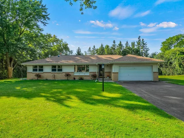 2121 South Ridgeway DRIVE, New Berlin, WI 53146
