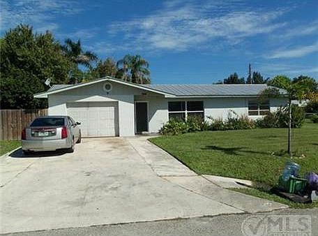 1st image of 1011 SW 37th Ter