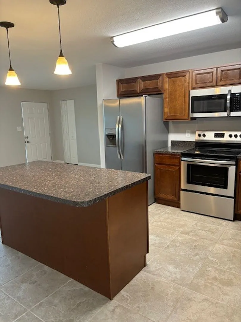 Must See! Renovated 3/2 Block Home Close To River! Water and Lawn Care Included — Photo 4