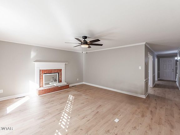 4th image of 281 Cromwell Sq N