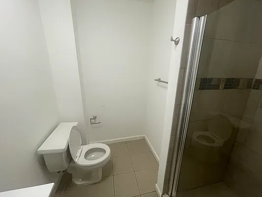 Rented by Batra Group Inc | media 16