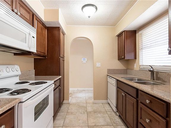 3rd image of 1604 N Highland Ave