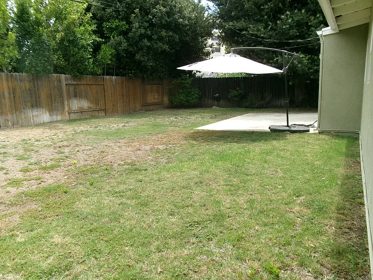22942 Leadwell St — Photo 17