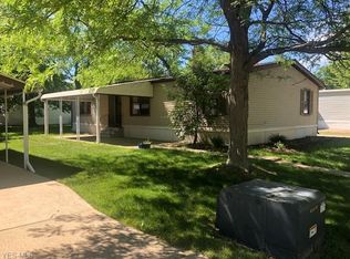 3 Dogwood Ln #3, Olmsted Falls, OH 44138