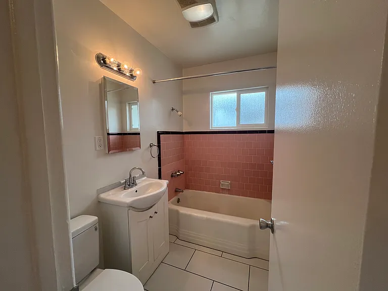 435 W Windsor Rd #B — Photo 12