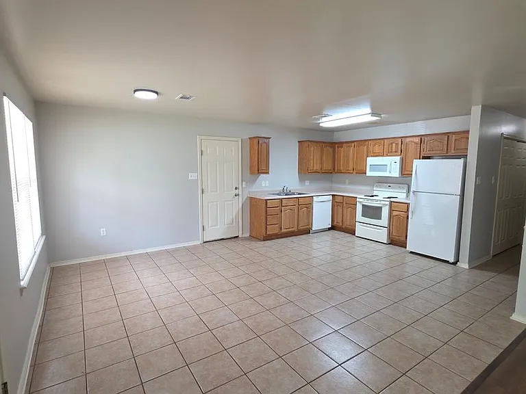 108 Poplar St — Photo 3