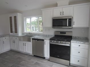 112 Kristen Ln, Wareham, MA 02571