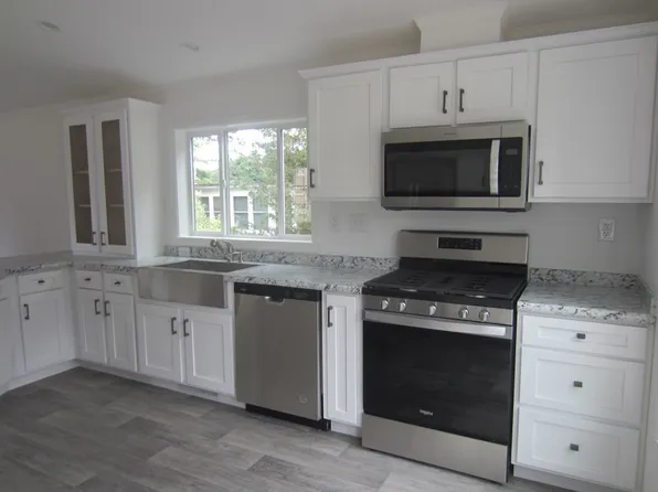 112 Kristen Ln, Wareham, MA 02571