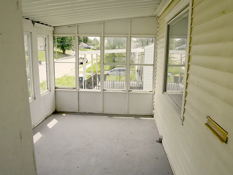 3350 Jackson Ave — Photo 4