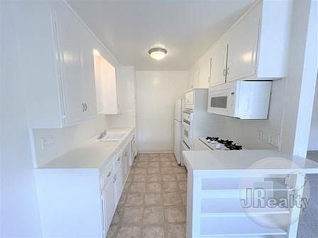 1st image of 5167 Yarmouth Ave APT 16