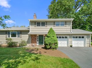 3 Baldin Dr, Midland Park, NJ 07432