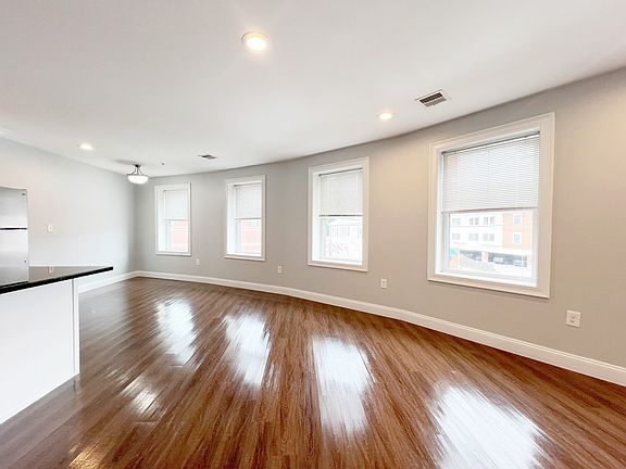 2nd image of 32 Harris St APT 315