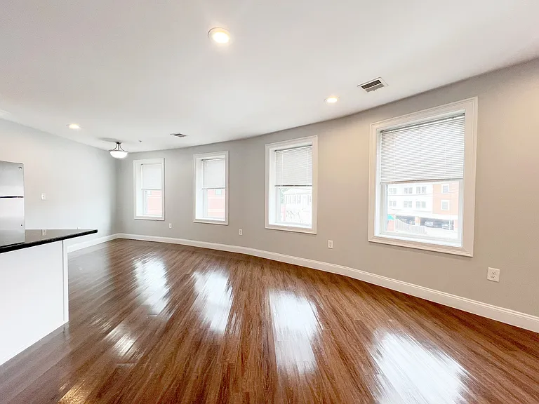 32 Harris St #315 — Photo 2