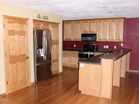 5th image of W4677 Windsor Ct