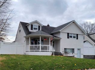 17 Albert Rd, Hicksville, NY 11801