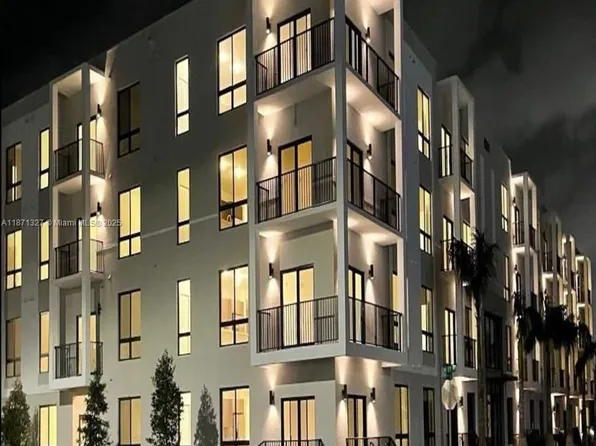 8167 NW 41st St #E-406, Miami, FL 33166