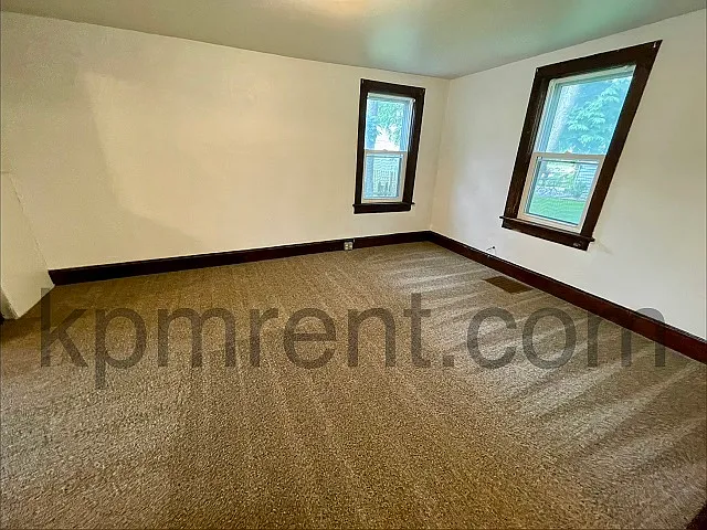 621 Oak St — Photo 6