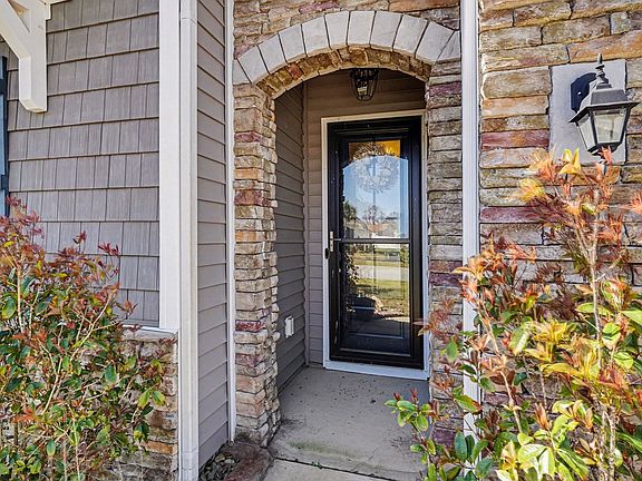 3rd image of 809 Atlantic Commons Dr.