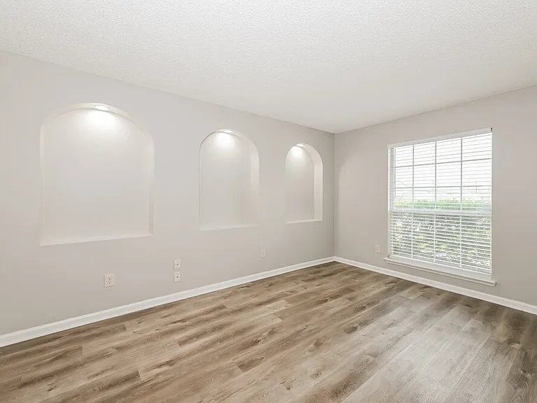550 Whitfield Rd — Photo 9