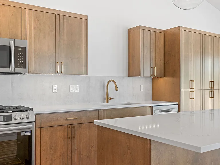 2143 Birch Ave — Photo 1