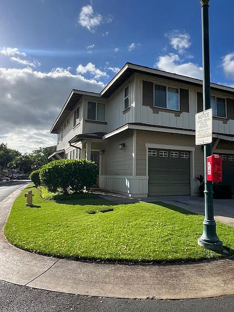 Front view with 1 car garage and driveway