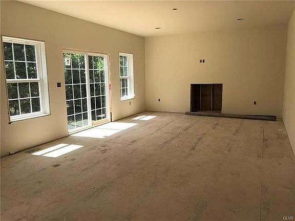 5th image of 2780 Destiny Ln