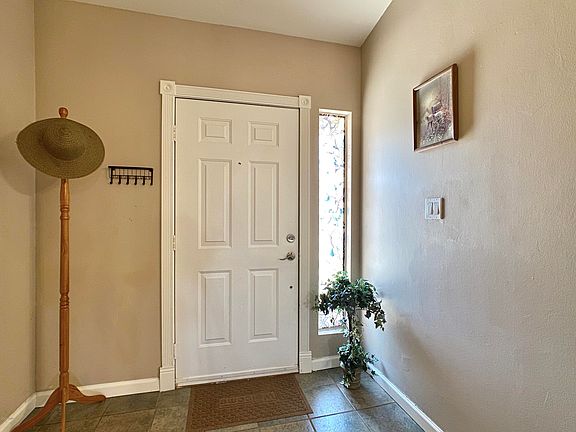 2nd image of 2606 W Winchcomb Dr