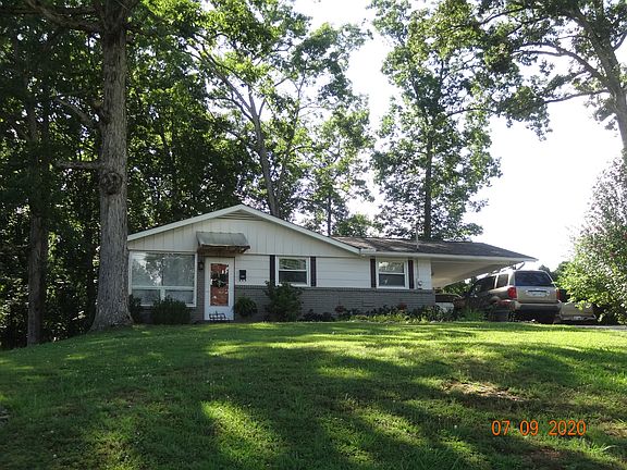 2nd image of 206 Lakeshore Dr