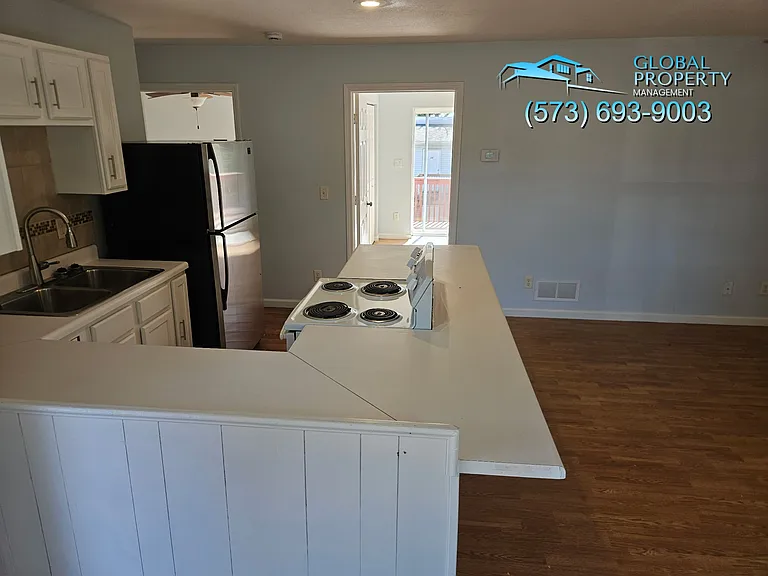 Lakefront Apartments — Photo 87