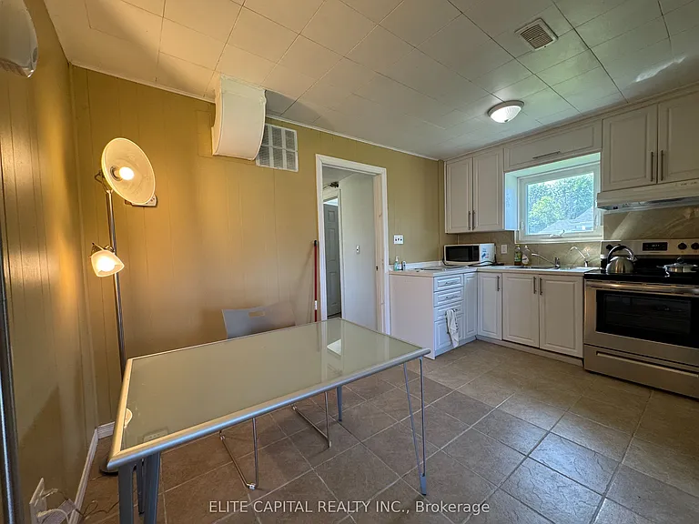 9 Lambrook Dr — Photo 8