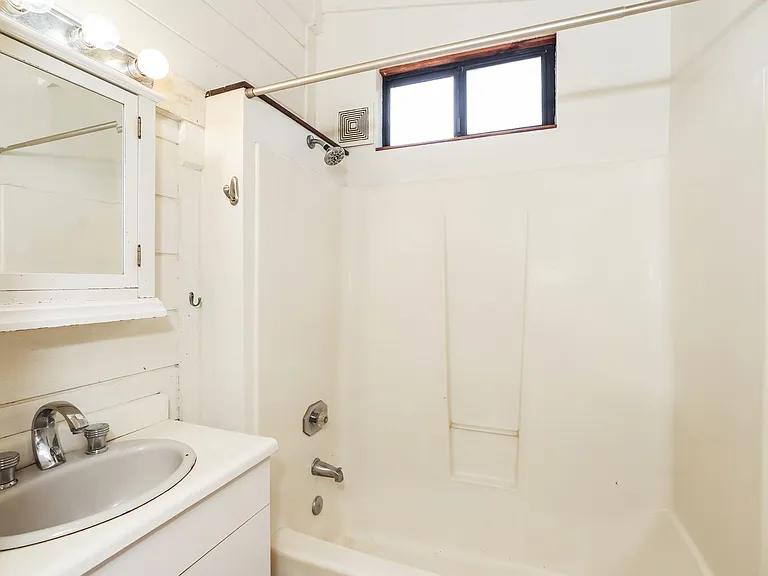 201 Meadowlark Ln — Photo 11