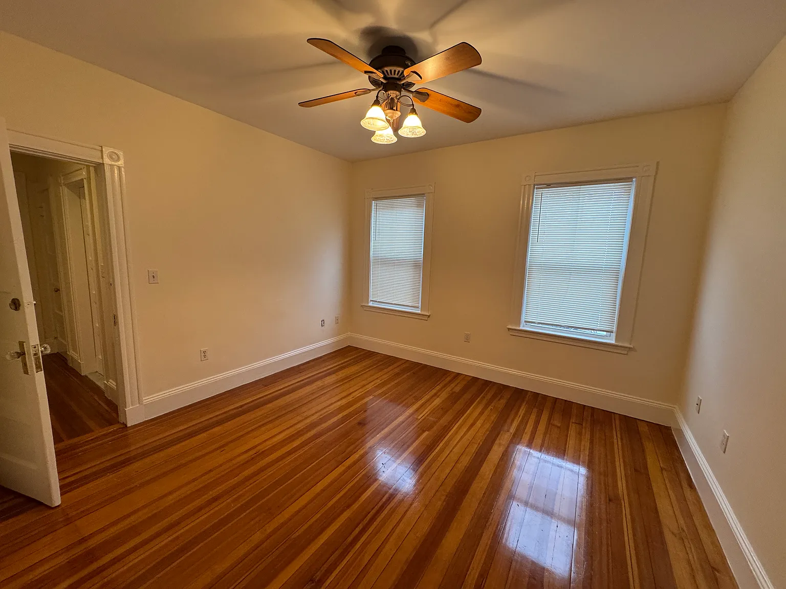 3 bed, $1,100 — Photo 3