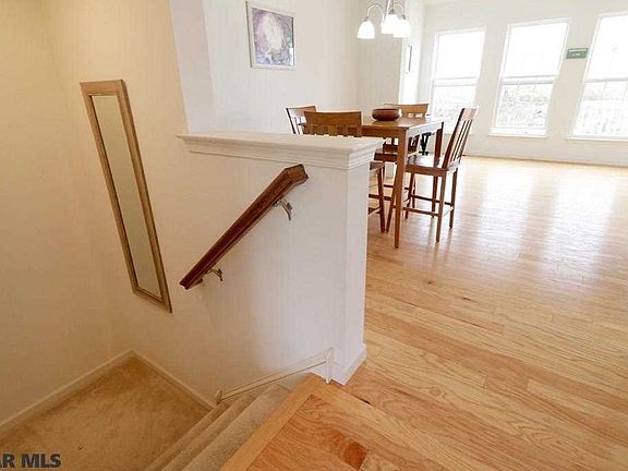 5th image of 135 Barrington Ln
