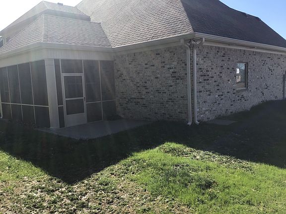 3rd image of 818 Licinius Ln