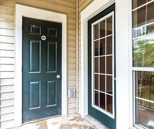 3rd image of 4870 Eisenhower Ave #496