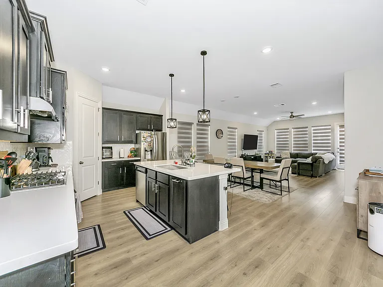 2124 Bailey St — Photo 8