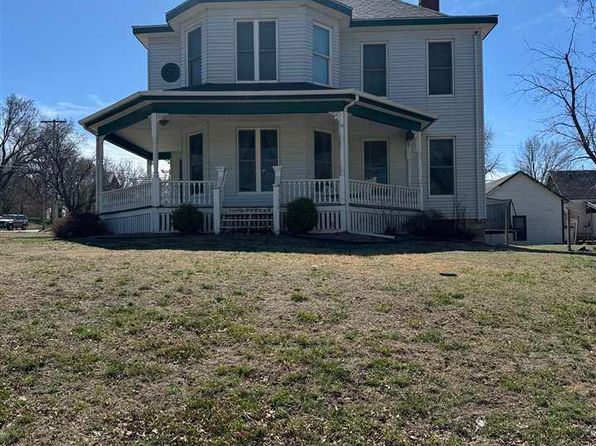 406 W 8th St, Concordia, KS 66901