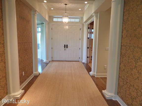 4th image of 9676 Evergreen Dr