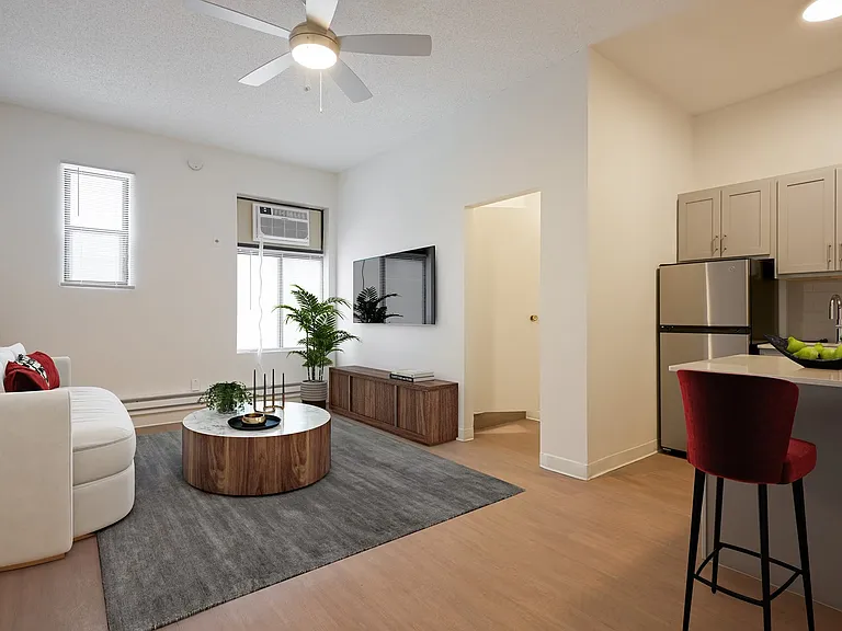 The Parkway Apartments — Photo 14