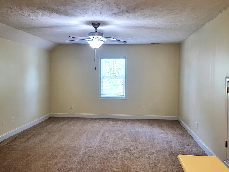 140 Wheeling Dr — Photo 32