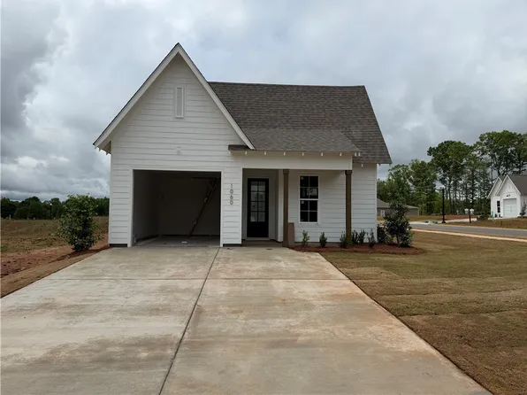1060 Woodland Ln, Opelika, AL 36801