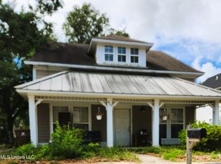 615 Crescent St, Biloxi, MS 39530