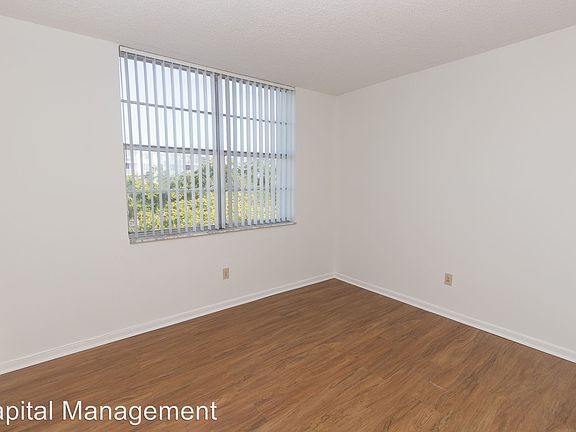 3rd image of 498 NW 165th St APT D402