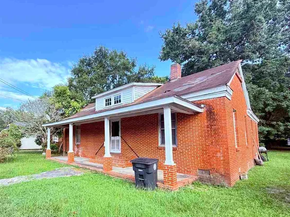 107 W Marion St, Mullins, SC 29574