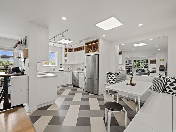 4th image of 1246 Fairfield Rd #304